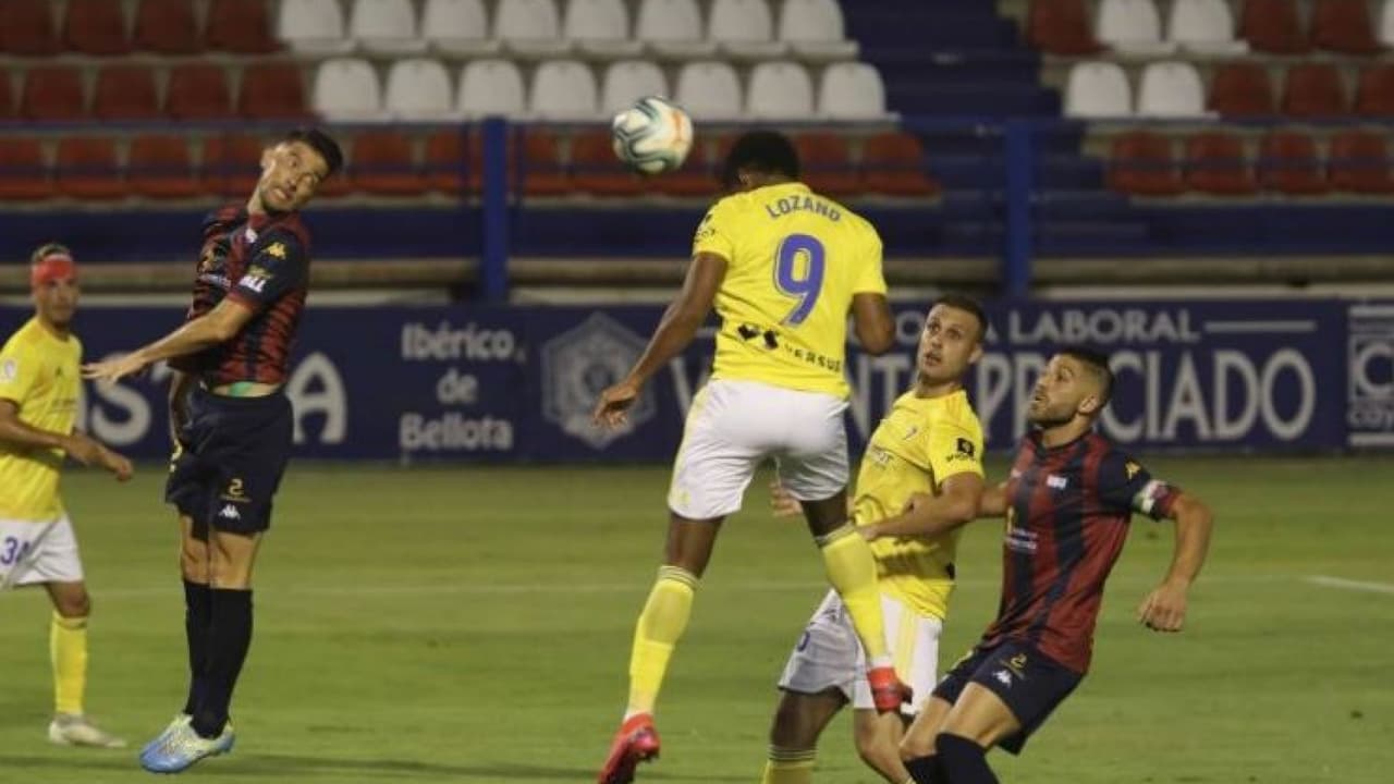 'Choco' Lozano da la victoria y casi el ascenso al Cádiz