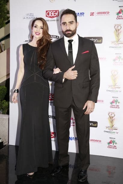 Susana González llegó muy bien acompañadita de su esposo Marcos Montero.