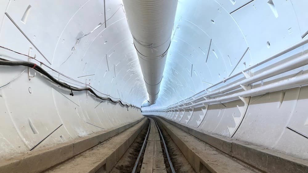 Primer túnel subterráneo de transporte súper-rápido abre sus puertas en Los Ángeles antes del fin del año