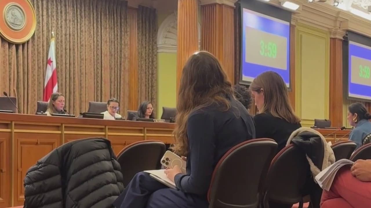 Activistas piden al Concejo de DC que abogue para que cese la colaboración de la policía con ICE