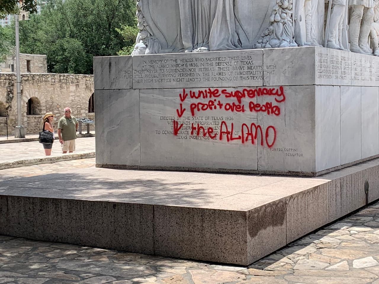 “Supremacía blanca. Beneficio sobre las personas”: investigan mensaje que apareció en San Antonio tras muerte de George Floyd