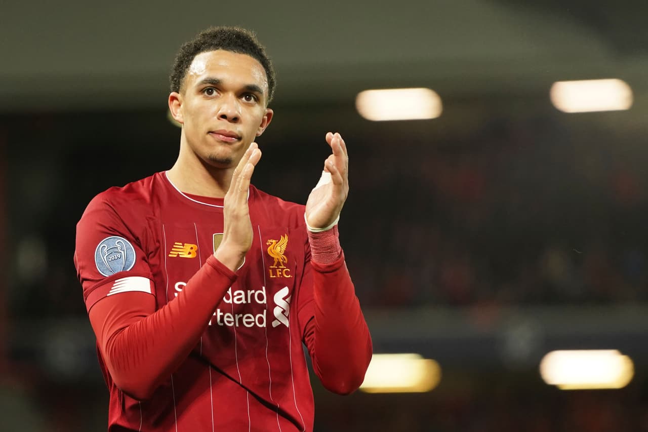 <b>#2 Liverpool £966.95. </b>El campeón de Europa, hasta ahora, se ha cotizado en los últimos años gracias a su futbol desplegado en la cancha: $1,204.82 millones de dólares con jugadores como Mané Van Dijk o Salah que han elevado mucho su valor.
<br>