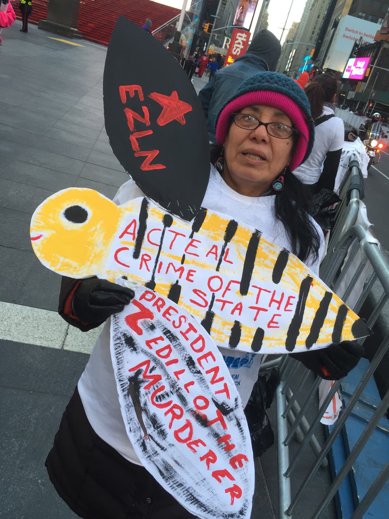 Antonio Tizapa recurre a los maratones para transmitir su clamor de justicia.