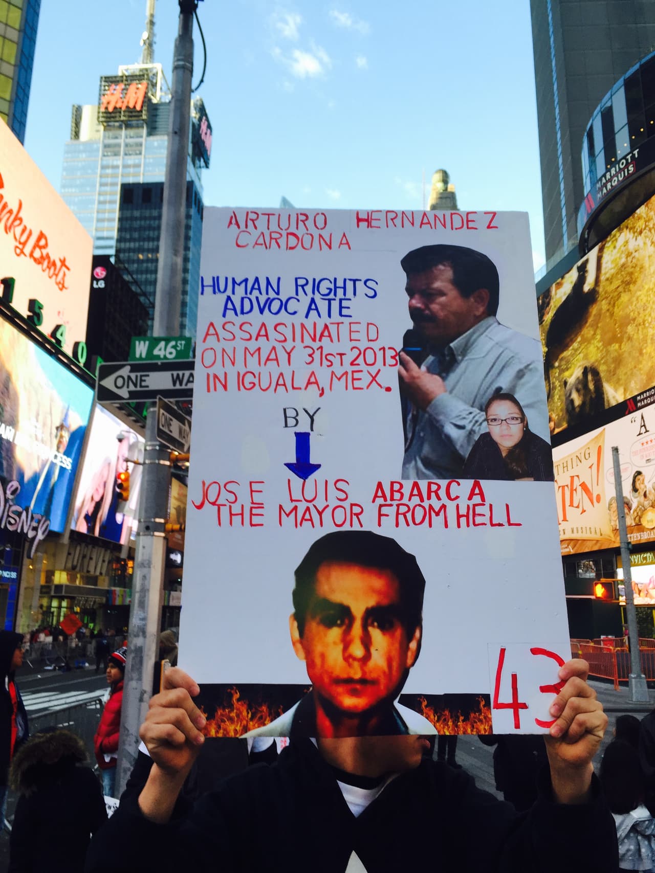 "Ni perdón, ni olvido" fue una de las consignas que se escuchó en Times Square.