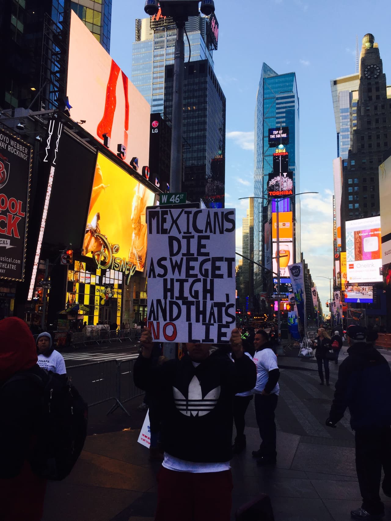 Las consignas se gritaron con fuerza pese a las gélidas temeperaturas.