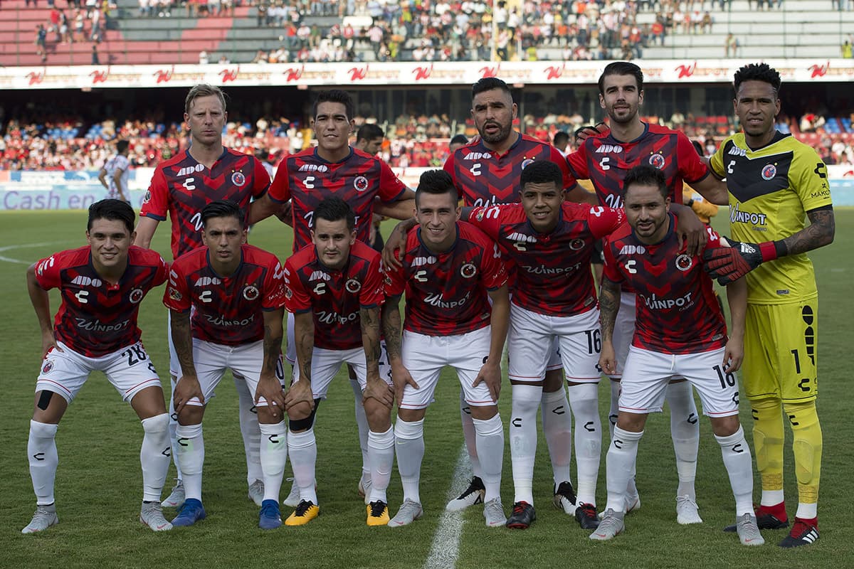 Los jugadores de Veracruz posan antes del inicio del juego.