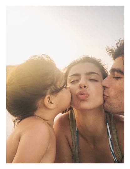 En febrero de 2019, la protagonista de La Reina Soy Yo comenzó su romance con Danilo Carrera y fue hasta junio que
<a href="https://www.univision.com/famosos/un-ano-despues-de-negarlo-michelle-renaud-y-danilo-carrera-confirman-que-se-aman-fotos" target="_blank">hizo pública esta relación</a>.