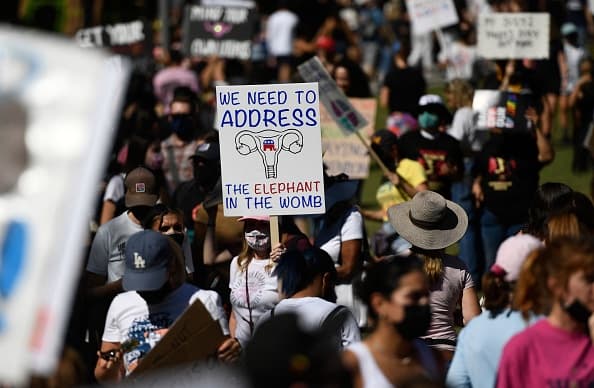 Tras la filtración de un documento de la corte con la intención de anular el derecho del aborto (Roe vs Wade), las reacciones de las autoridades de Los Ángeles no han parado.