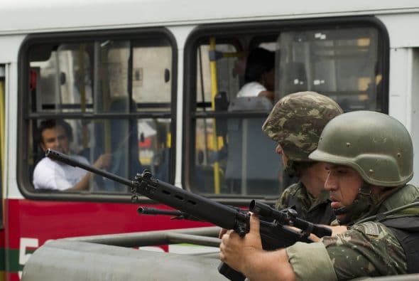 El gobernador de Río de Janeiro, Sergio Cabral, decidió pedir más apoyo de las Fuerzas Armadas.