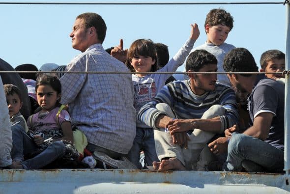 Italia sufre una crisis humanitaria generada por la inmigración. Tan sólo en los últimos días, la marina militar italiana socorrió a 2,655 inmigrantes procedentes de África.