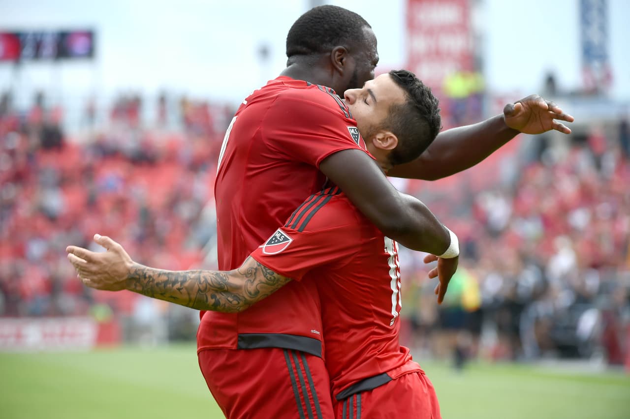 Sebastian Giovinco y Jozy Altidore celebran triunfo de Toronto