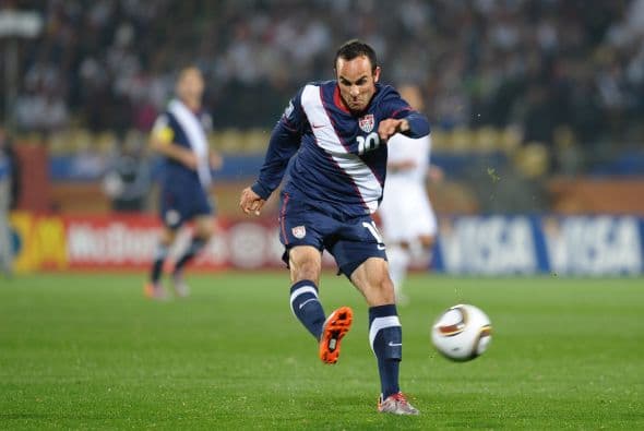 Durante este tiempo el jugador debutaría con la selección mayor en Copas del Mundo jugando el Mundial de Corea-Japón 2002.Más de ¡Golazo Extra!