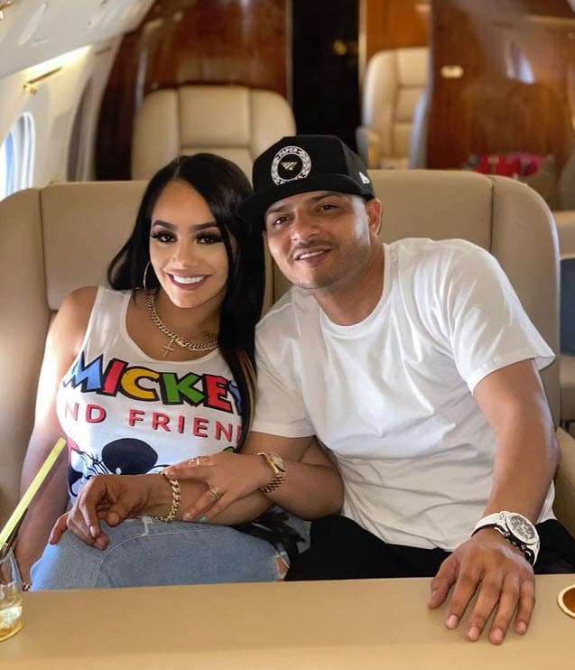 El productor musical 
<b>'Flow, La Movie' falleció el 15 de diciembre en un <a href="https://www.univision.com/famosos/muere-flow-la-movie-accidente-aereo">accidente aéreo</a></b>, el creador de temas de reggaetón como ‘La jeepeta’ y ‘Te boté’ viajaba en un jet privado con su esposa e hijo y seis personas más, incluyendo a los pilotos.
<br>