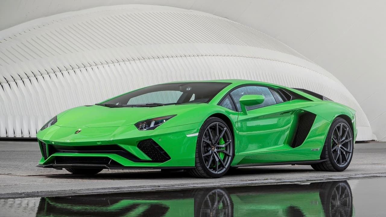 <h3 class="cms-H3-H3">2. Lamborghini Aventador</h3>
<br>El hiperauto de Lamborghini emite 784 gramos de CO2 por milla recorrida cuando tiene un techo fijo y 794 gramos de CO2 por milla recorrida cuando es convertible. No hay gramos de CO2 extra cuando usa el color verde chillón.