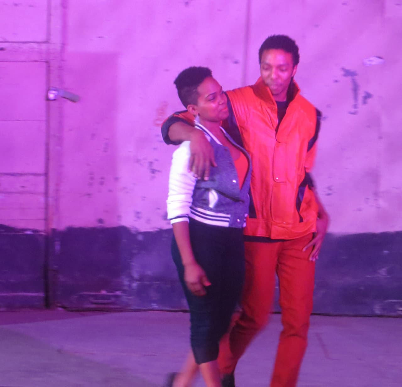 Originalmente, el baile de "Thriller" se iba a celebrar en la Buckingham Fountain pero debido a la gran expectaiva que ha causado en la ciudad ahora formará parte del desfile que se realizará en el Columbus Drive.