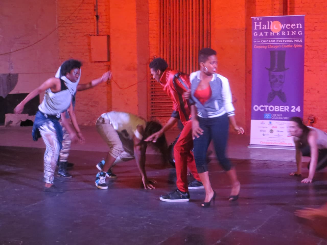 El desfile empieza a las seis de la tarde al norte de la calle Balbo y termina en la Monroe.