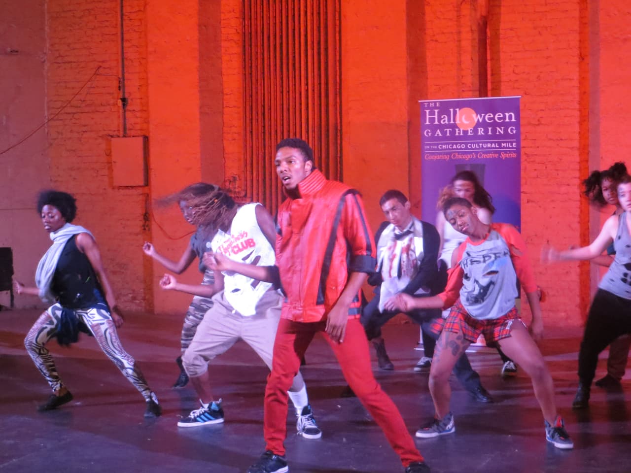 Se espera que en el baile participen más de 100 bailarines.