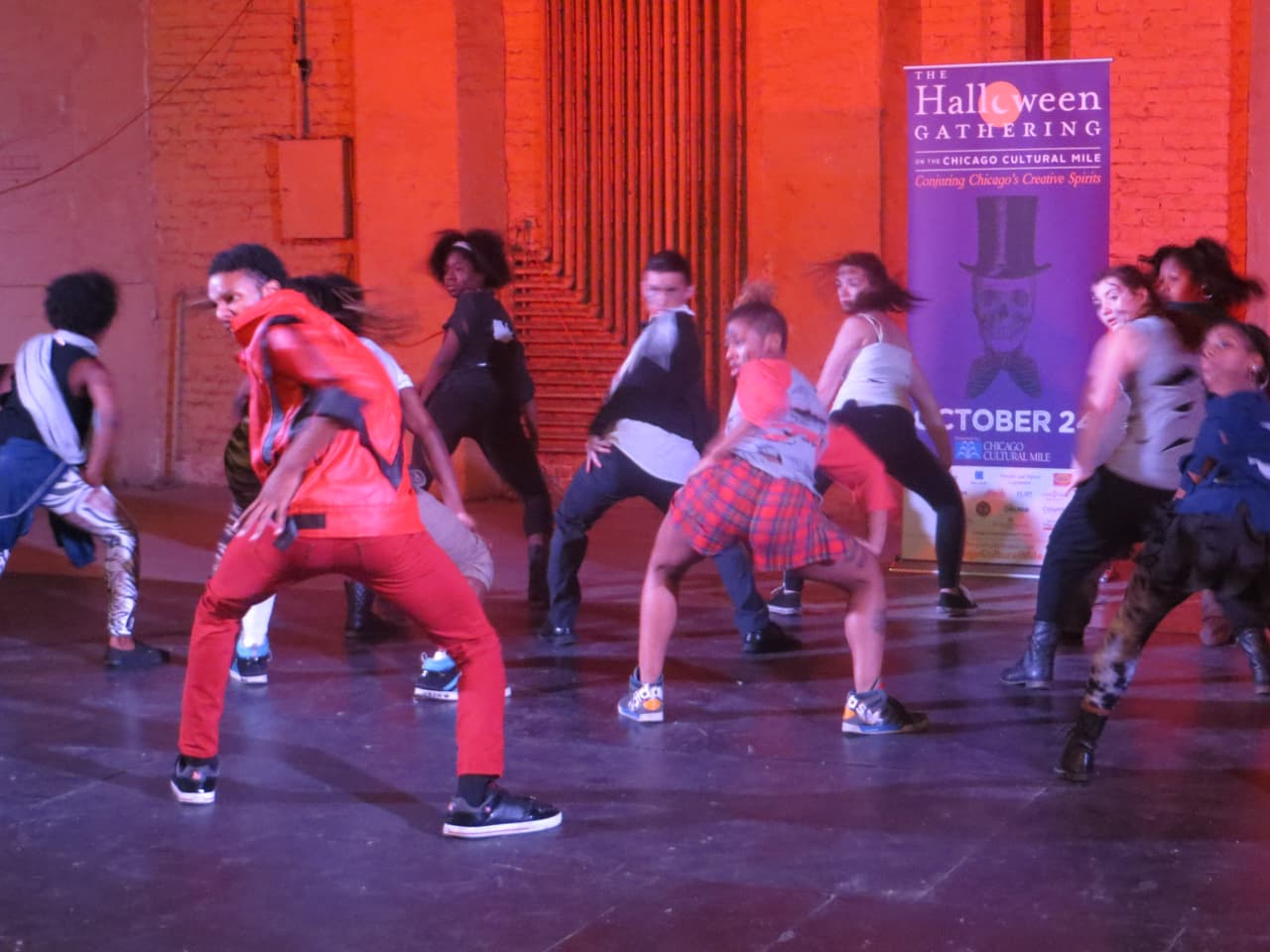 También se pide que no lleven bolsas, mochilas, sillas o sombrillas a lo largo de la ruta del desfile.