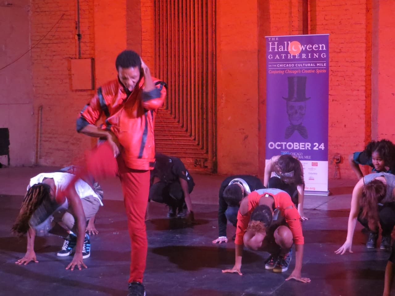 Podrás encontrar una completa lista de actividades aquí http://www.chicagoculturalmile.org/gathering/attend/