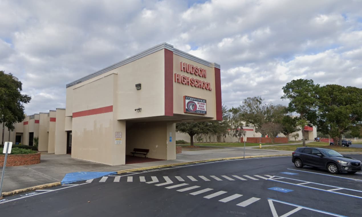 Trampa en las aulas: arrestan a 3 ex-maestros del condado Pasco por cometer fraude en exámenes