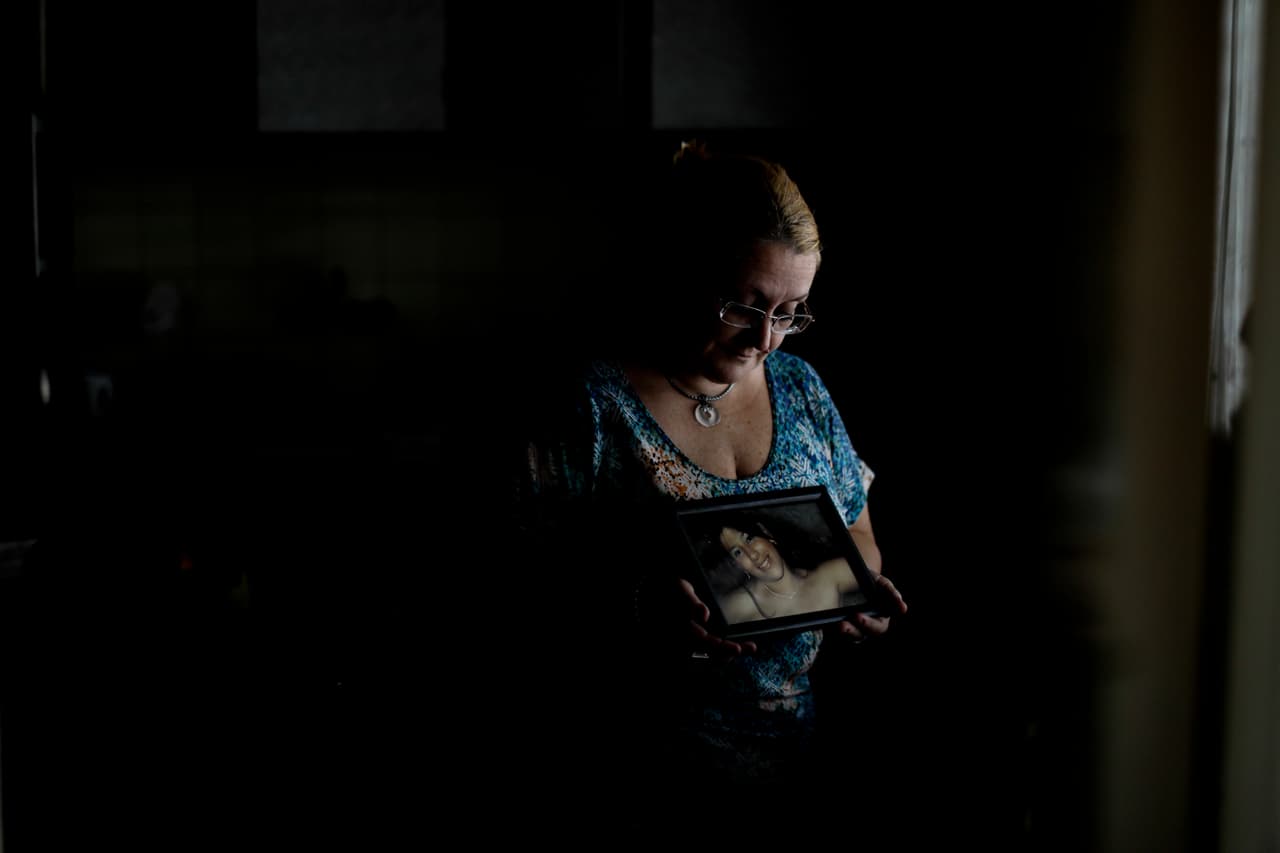 1. No corras riesgos: La primera norma a seguir es la protección de la propia vida, la integridad física y seguridad y el resto de miembros de la familia. Ten siempre preparadas tus cosas para una huida rápida (documentación personal, libro de familia, ropa, cartilla bancaria y teléfono móvil cargado) y ve preparando tu salida del domicilio.