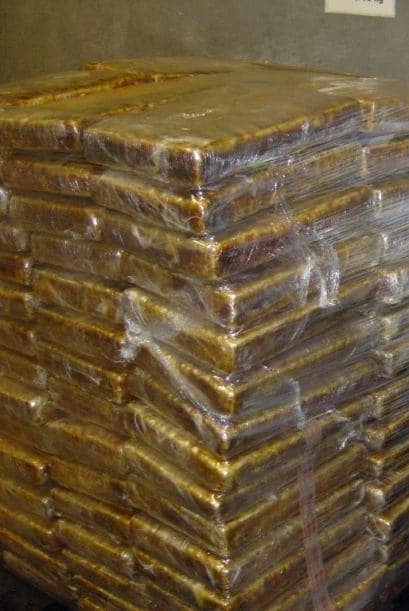 La droga fue encontrada en 200 paquetes escondidos en el techo de un tráiler manejado por un hombre de 43 años de Sonora.