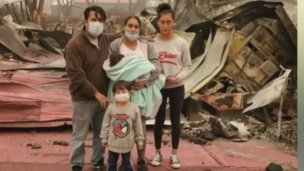 Marcela Hernández y Fili Reyes viven en Ashland, Oregon. Perdieron su casa y negocio en los incendios forestales que azotan gran parte de la costa oeste del país. Marcela cuenta cómo tuvo que empacar y salir corriendo junto a sus tres hijos, mientras que veía su casa incendiarse.
