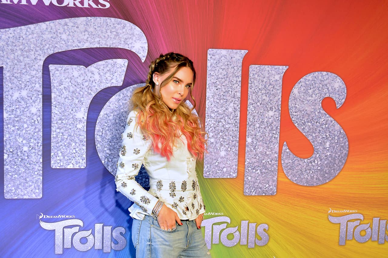 La cantante y actriz Belinda tuvo un noviazgo con Giovani dos Santos, que cayó rendido ante la bellaza, la ternura y la frescura de la mexicana nacida en España. El jugador del 'Tri' al final no terminó bien su relación con esta mujer, cuyo atractivo es casi magnético.