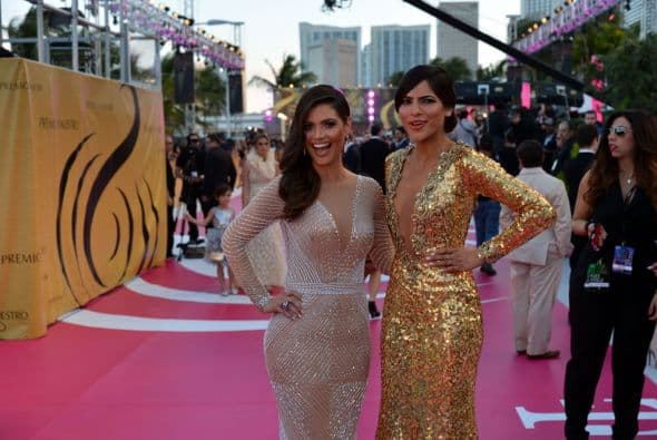 Chiqui y Ale Espinoza fueron de las más elegantes y sensuales de la noche.