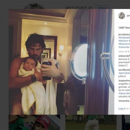 El novio de Paulina Rubio se quita la ropa