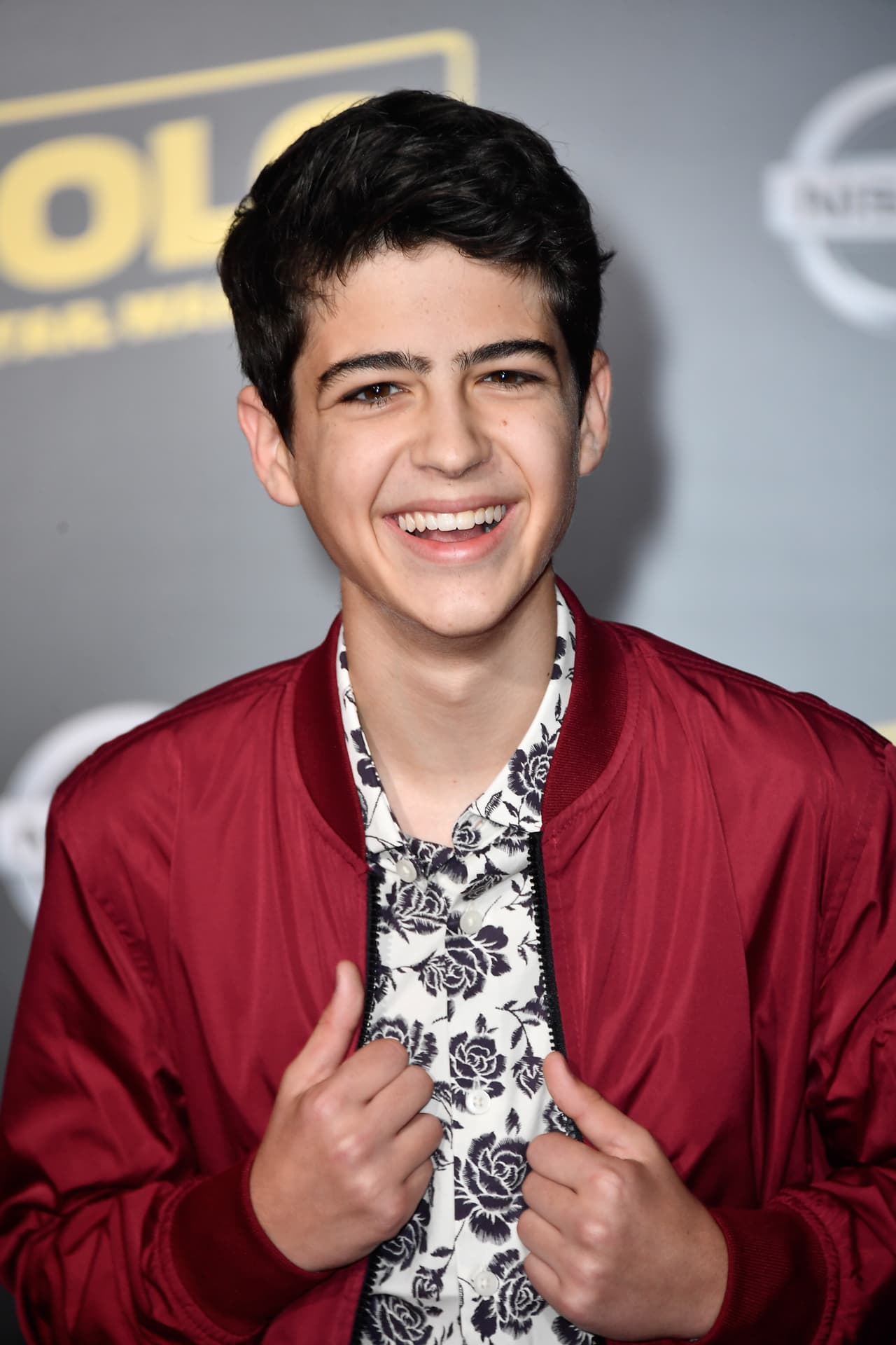 "Vi que muchos de ustedes ven a Cyrus salir (del clóset) y decir '¡Hey! ¡Puedo ser yo!' 
<b>Qué irónico</b>, es que yo, interpretando a ese personaje, nunca reuní ese coraje", reconoció en otro de sus mensajes.