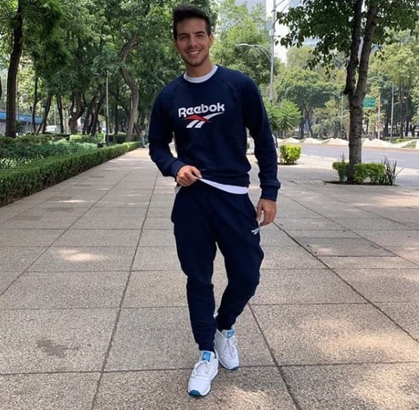 "¡Emocionado y agradecido por este proyecto! Ustedes lo van a amar cuando acabemos", dijo en la red social.