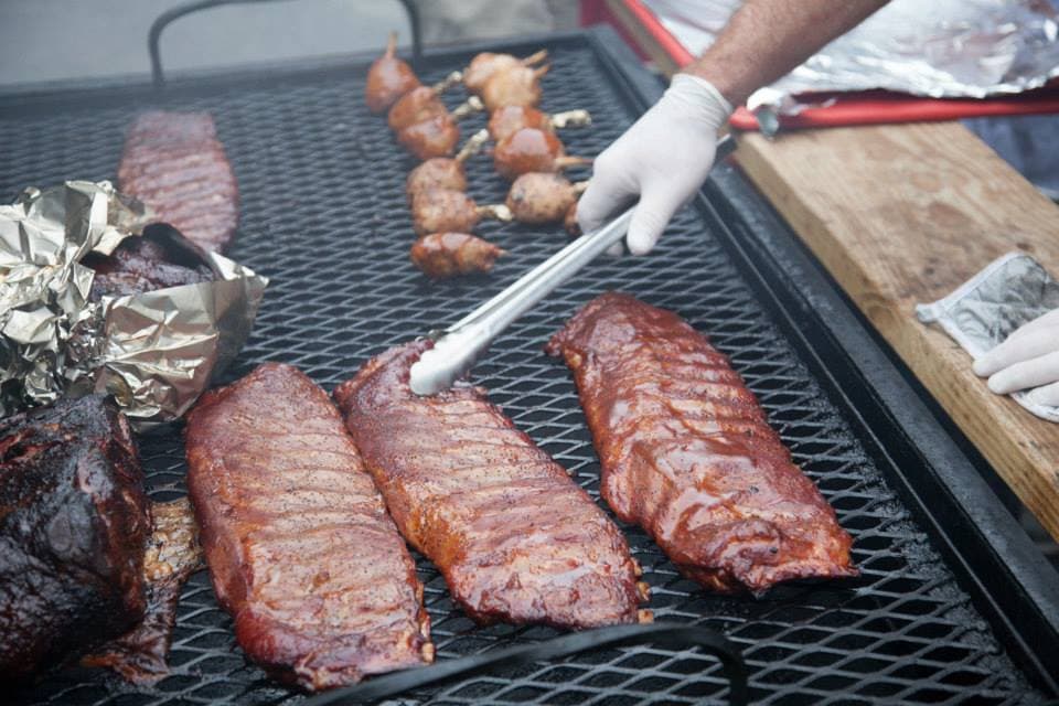 <b>Evento</b>: Beer, Bourbon & BBQ Festival
<br>
<b>Fecha</b>: 24 de febrero
<br>
<b>Lugar</b>: Atlantic Station. 1380 Atlantic Drive View. Atlanta, GA
<br>
<b>Sitio web</b>: 
<a href="https://atlanta.beerandbourbon.com/">https://atlanta.beerandbourbon.com/</a> 
<br>
<br>Festival anual en Atlantic Station que cuenta con vendedores de barbacoa, música bluegrass, degustaciones de cerveza y bourbon, juegos y más.