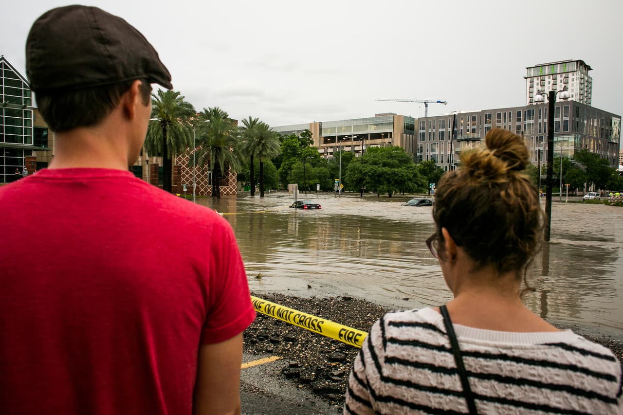 Algunas zonas de la ciudad quedaron bajo el agua luego de intensas lluvias.