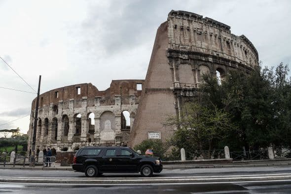En medio de fuertes medidas de seguridad y el blindaje de los aledaños al Coliseo, el monumento fue cerrado al público durante todo el día.
