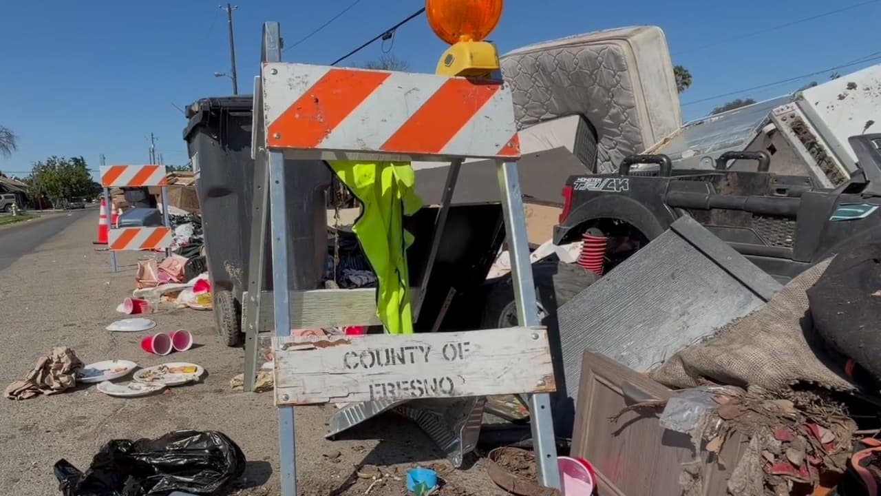 Con basura, malos olores y ratas: Así es vivir en Calwa, una calle de Fresno