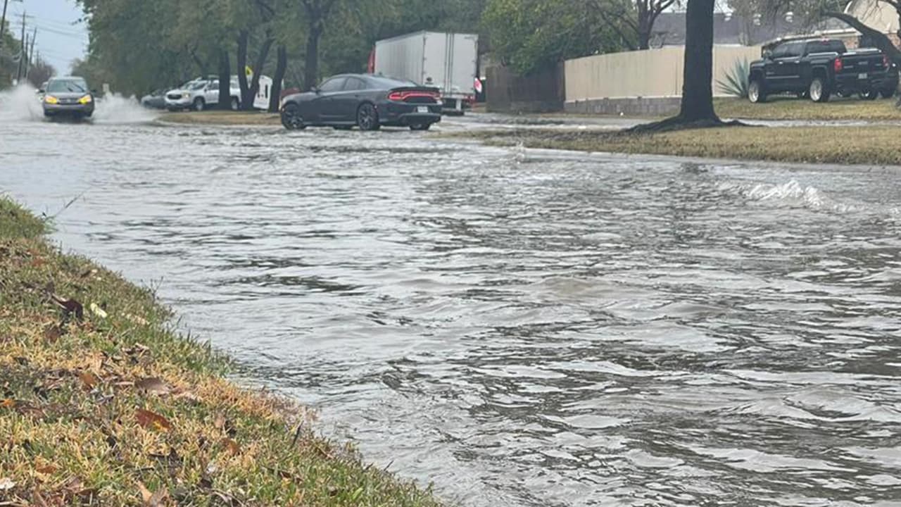 Dar la vuelta y buscar áreas seguras.