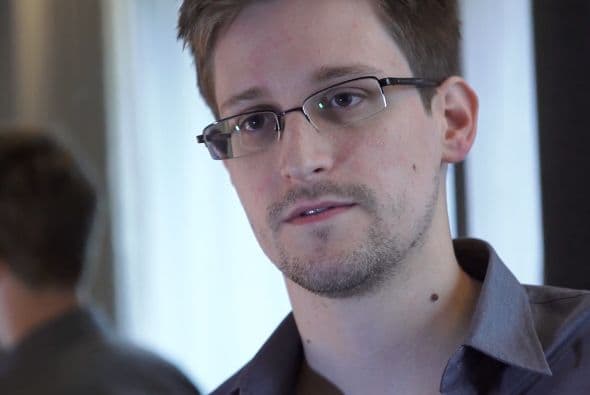 Edward Snowden, ex técnico de la CIIA El ex analista de inteligencia estadounidense Edward Snowden envió una carta a las autoridades de Venezuela en la que les solicitó el asilo político, anunció el presidente Ni...
