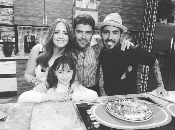 Cocinando con la linda invitada, Nina Rubín.