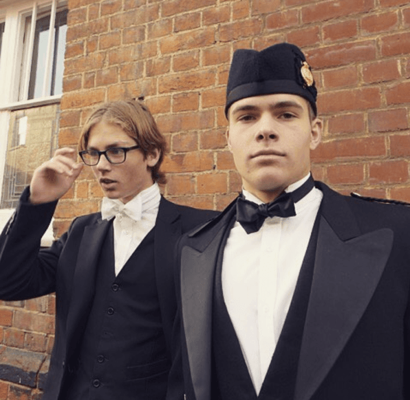 Además, se cree que Arthur planea ir a la Universidad de Edimburgo, donde actualmente estudia Sam, su hermano mayor y quien tiene 21 años de edad.