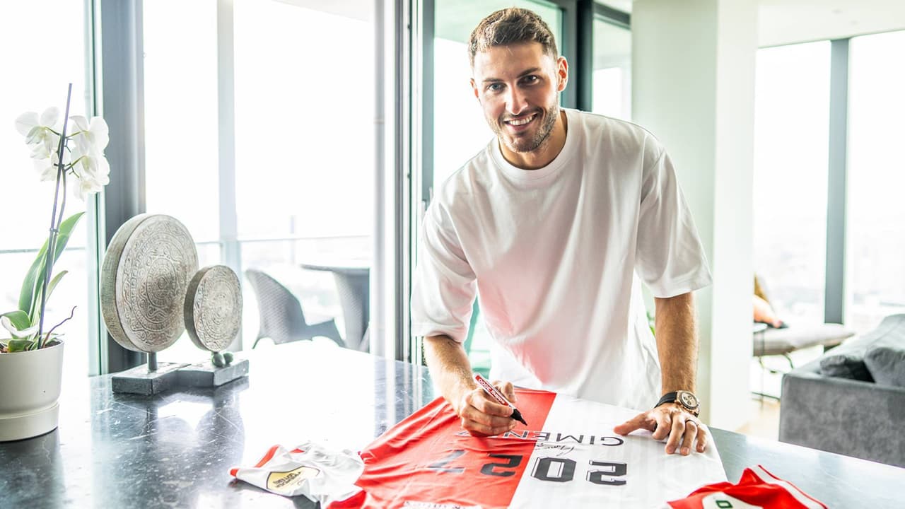 ¡Tremendo bombazo! Santi Giménez renueva con Feyenoord
