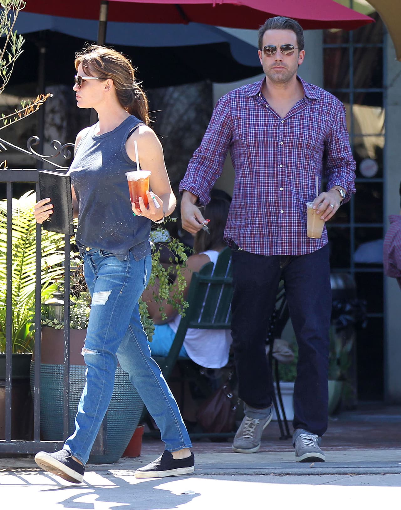 Al inicio, la relación de Jen con su compañero de reparto y co-protagonista en Daredevil fue muy discreta.