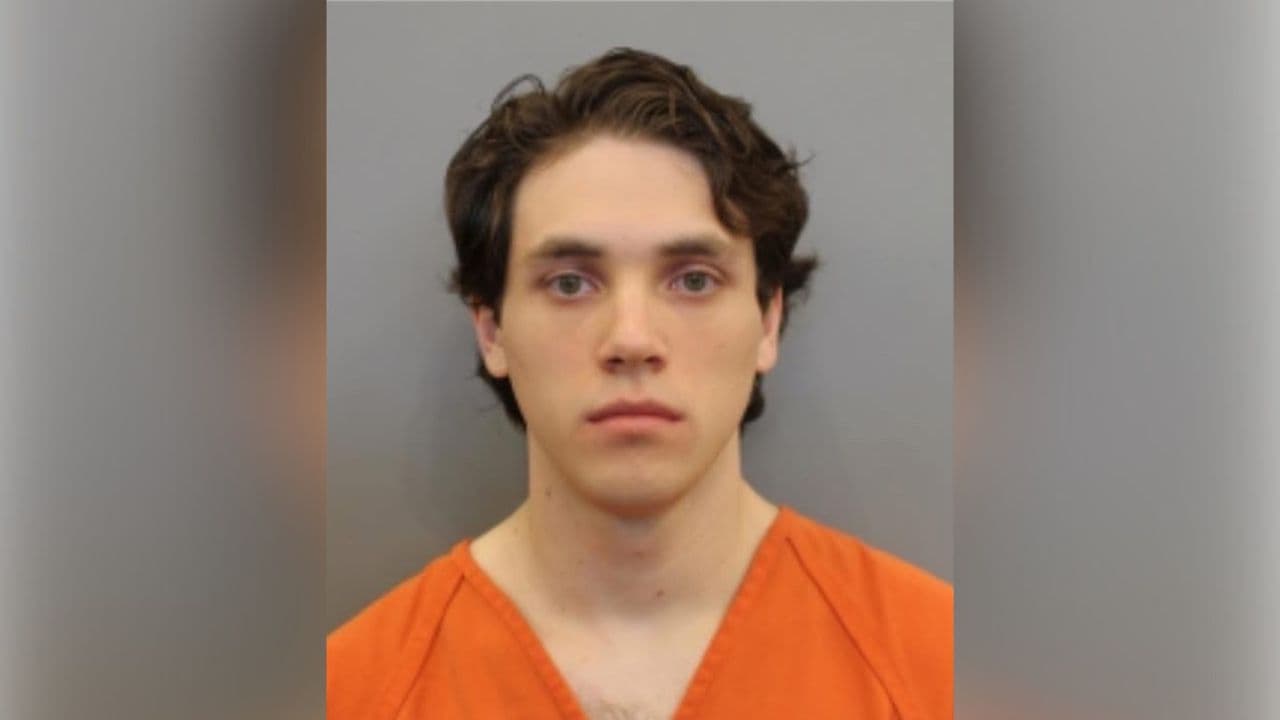 Joven trabajador de una iglesia es arrestado y enfrentará cargos por pornografía infantil