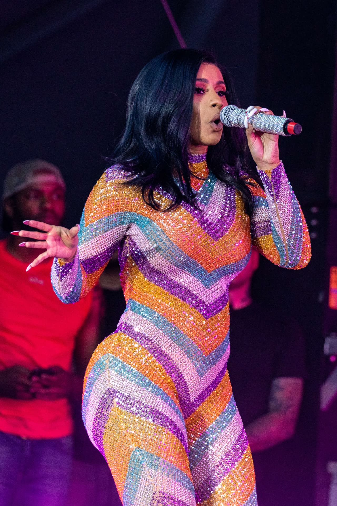 A finales de mayo de 2019, Cardi B 
<b><a href="https://www.univision.com/famosos/cardi-b-cancela-presentaciones-por-una-cirugia-plastica-que-le-esta-provocando-malestar-fotos" target="_blank">canceló una serie de conciertos</a></b> a causa de una liposucción de la que no se había recuperado del todo.