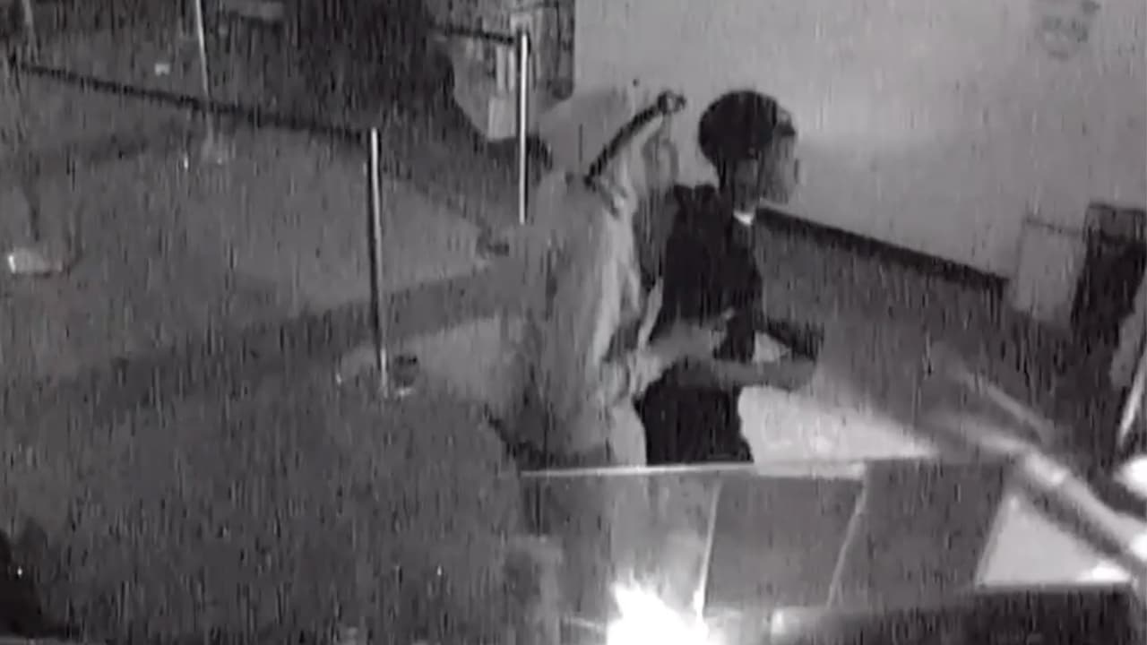 Captan en video robo en oficina postal de Thompson Center; ofrecen $10,000 como recompensa