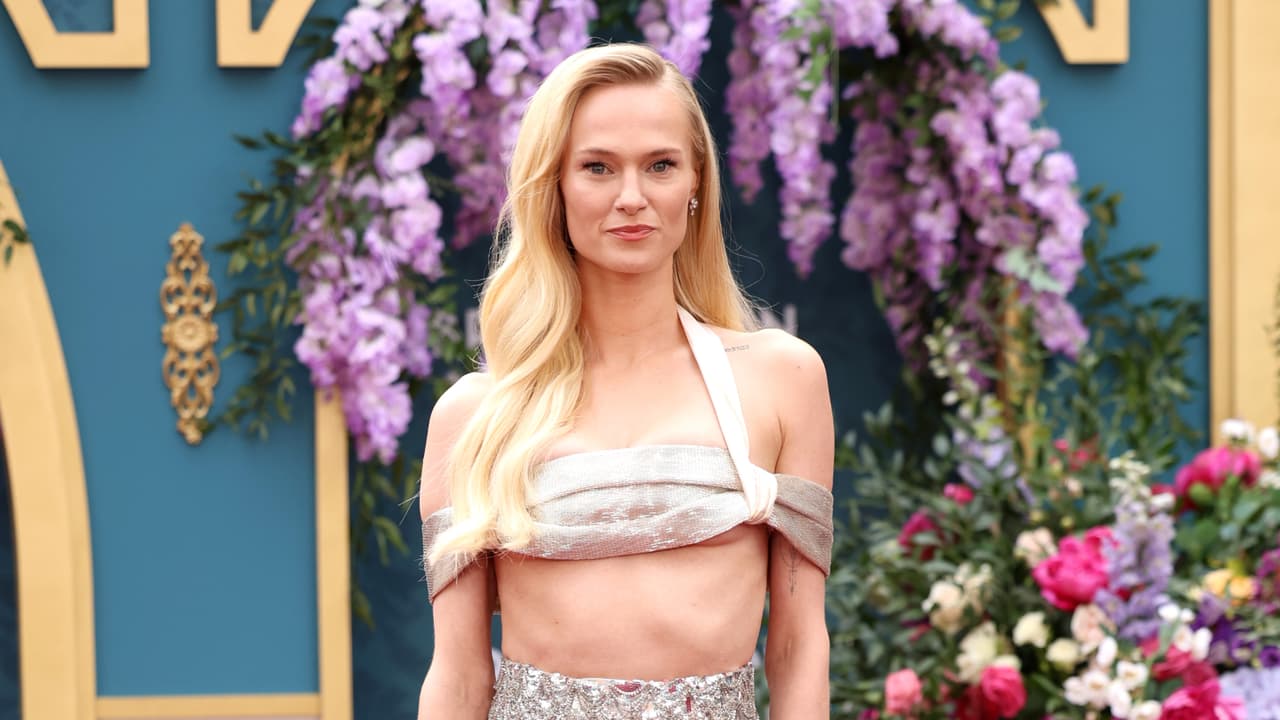 Jessica Madsen es Cressida Cowper,