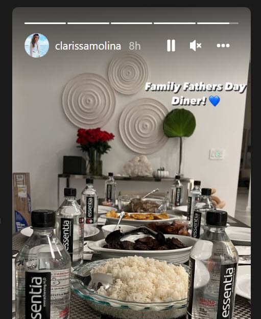 En la sección de comentarios, Saavedra ventiló algunos de los gestos que Molina tuvo hacia él y las niñas.
<br>