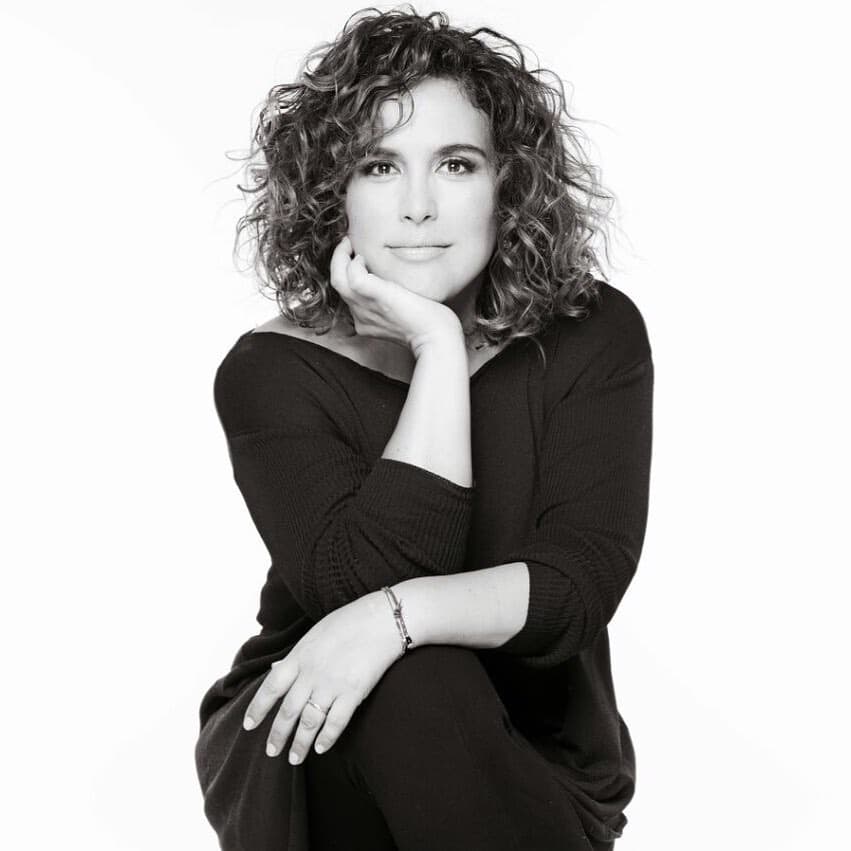 Ahora, Vale es presentadora del programa ‘La Máscara del Amor’ y tiene un espacio en la estación de radio CALI93.9 FM de Los Angeles.