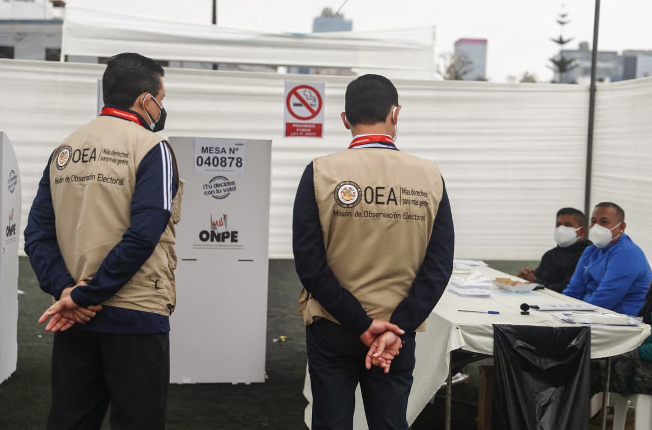 Observadores de la
<a href="https://www.univision.com/temas/organizacion-de-los-estados-americanos">Organización de Estados Americanos</a> supervisaron el proceso de votación en Perú.