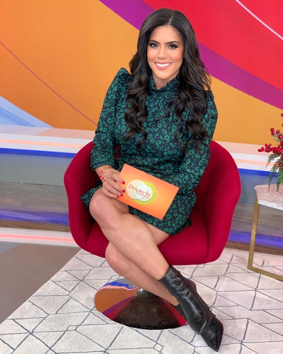 Francisca Lachapel regresó de sus vacaciones de Año Nuevo recargada de energía y con un lindo look en el que resaltó un vestido color verde.